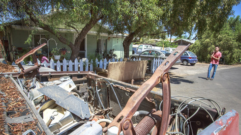 Government tyrant and 
                                                                                             Tempe City Council member Kolby Granville 
                                                                                              is shown in this photo snitching on a 
                                                                                              messy yard criminal